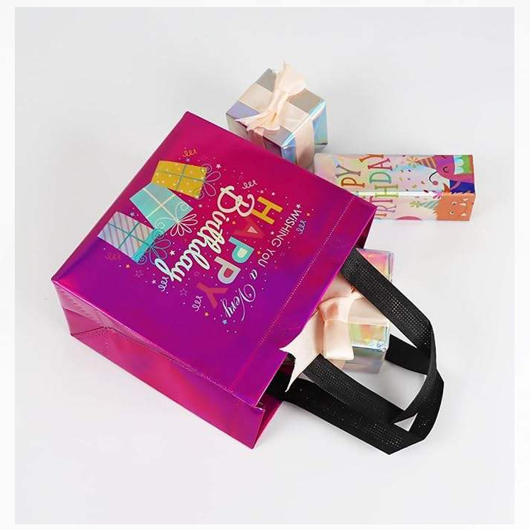 Неткаен роденденски чанти со повеќе големини, координирани во боја